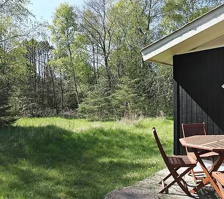 Two-bedroom Holiday In 10 * Ålbæk