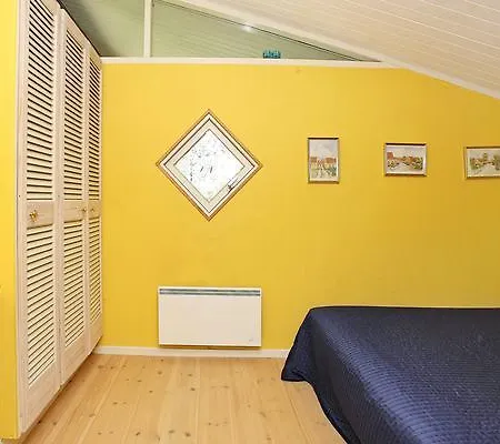Vakantiehuis Two-bedroom Holiday In 10