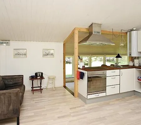 Vakantiehuis Two-bedroom Holiday In 10 *