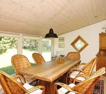 Two-bedroom Holiday In 10 *
