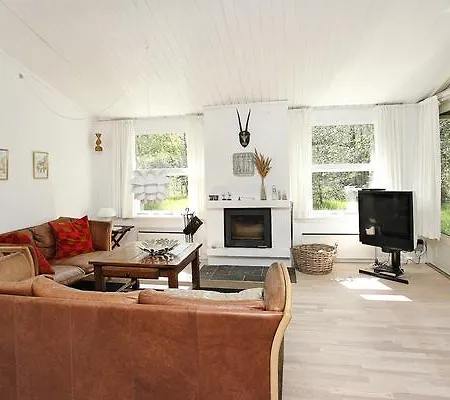 Vakantiehuis Two-bedroom Holiday In 10 Ålbæk