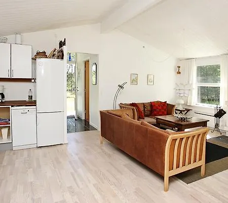 Two-bedroom Holiday In 10 * Ålbæk