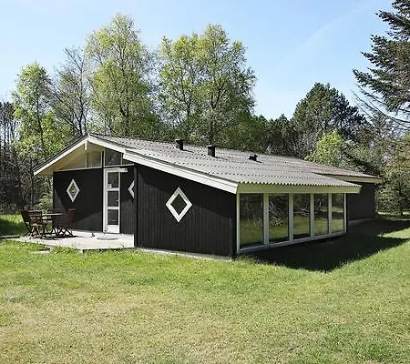Vakantiehuis Two-bedroom Holiday In 10