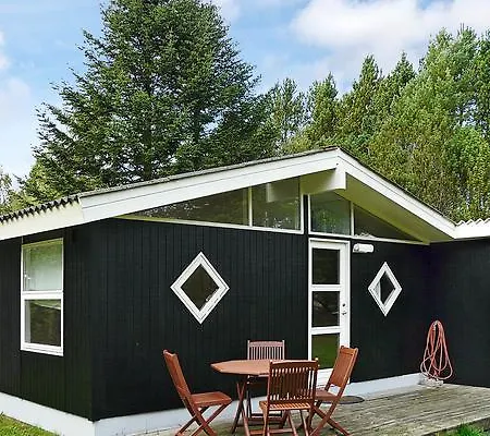 Vakantiehuis Two-bedroom Holiday In 10 *