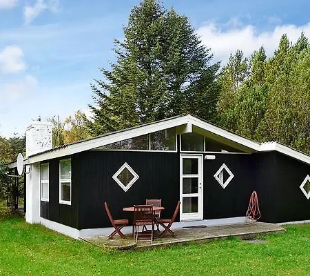 Two-bedroom Holiday In 10 *